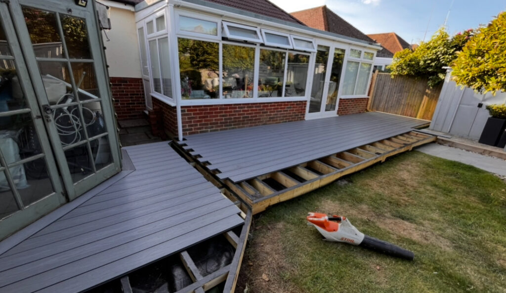 TH Fencing & Landscaping|Home