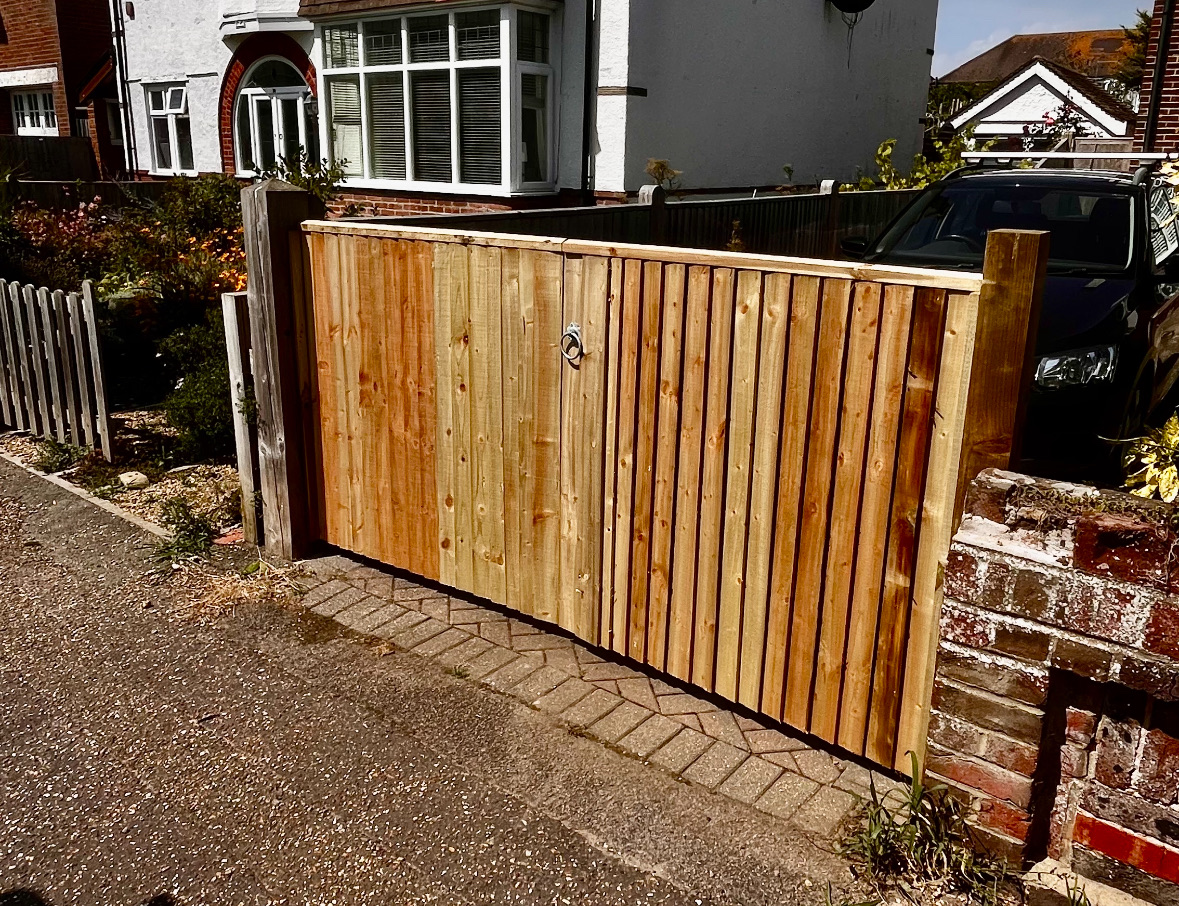 You are currently viewing What Is the Best Type of Garden Fencing for Homes in West Sussex?