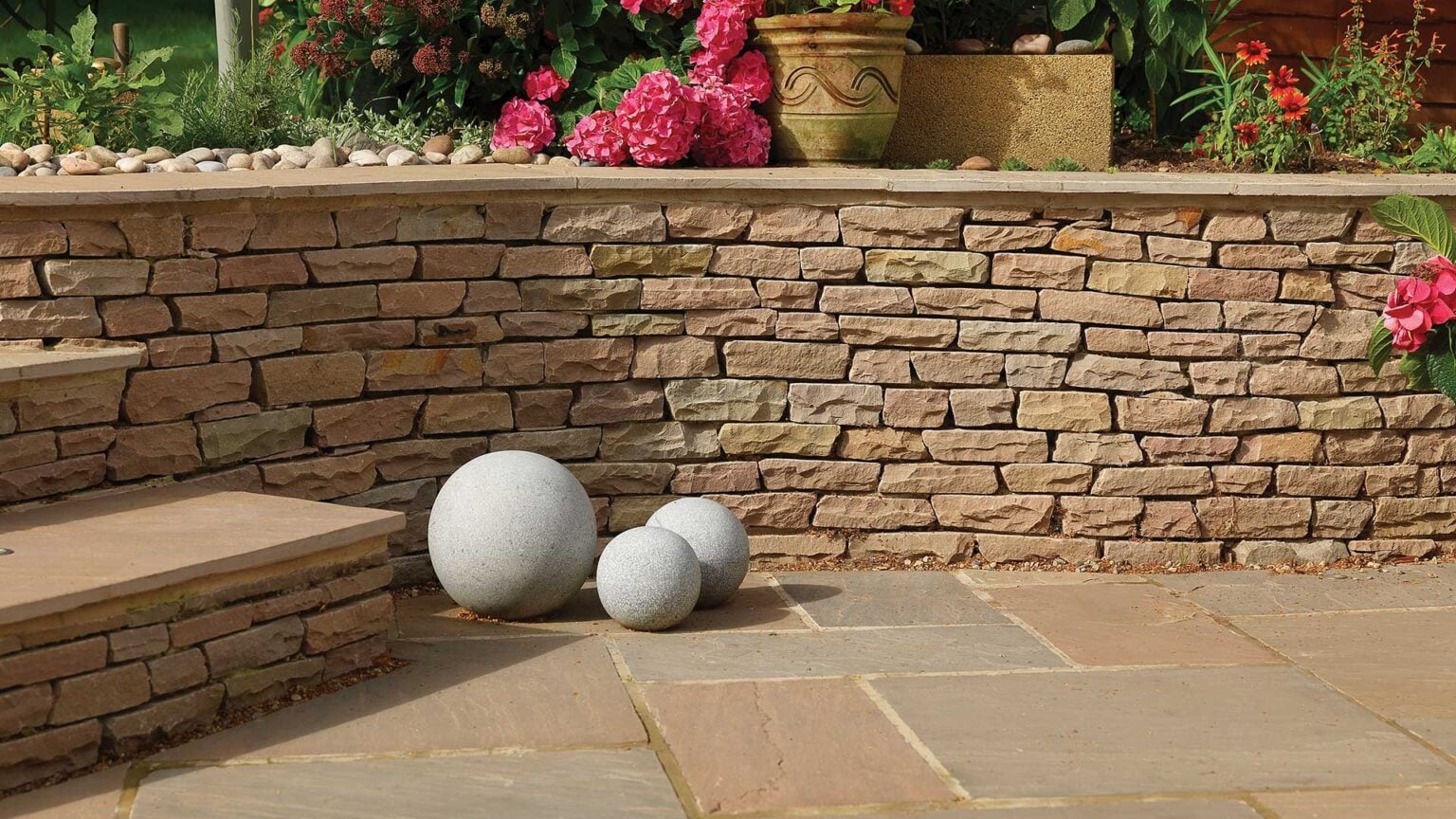 TH Fencing & Landscaping | Creative Garden Wall Ideas for Modern Gardens in West Sussex Creative Garden Wall Ideas for Modern Gardens in West Sussex